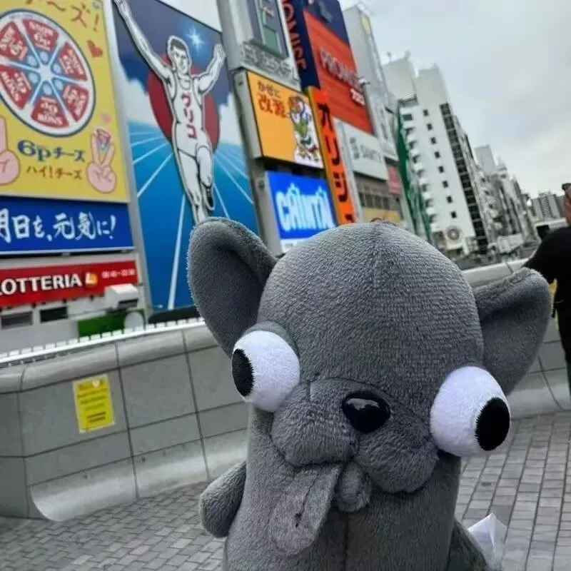 Peluche chien mignon et bizarre – Petit compagnon à emporter partout