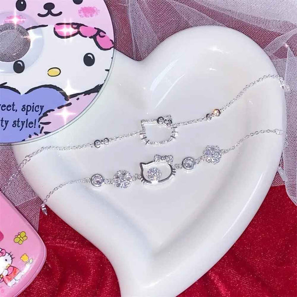 Bracelet argenté Hello Kitty – Orné de pierres fines scintillantes
