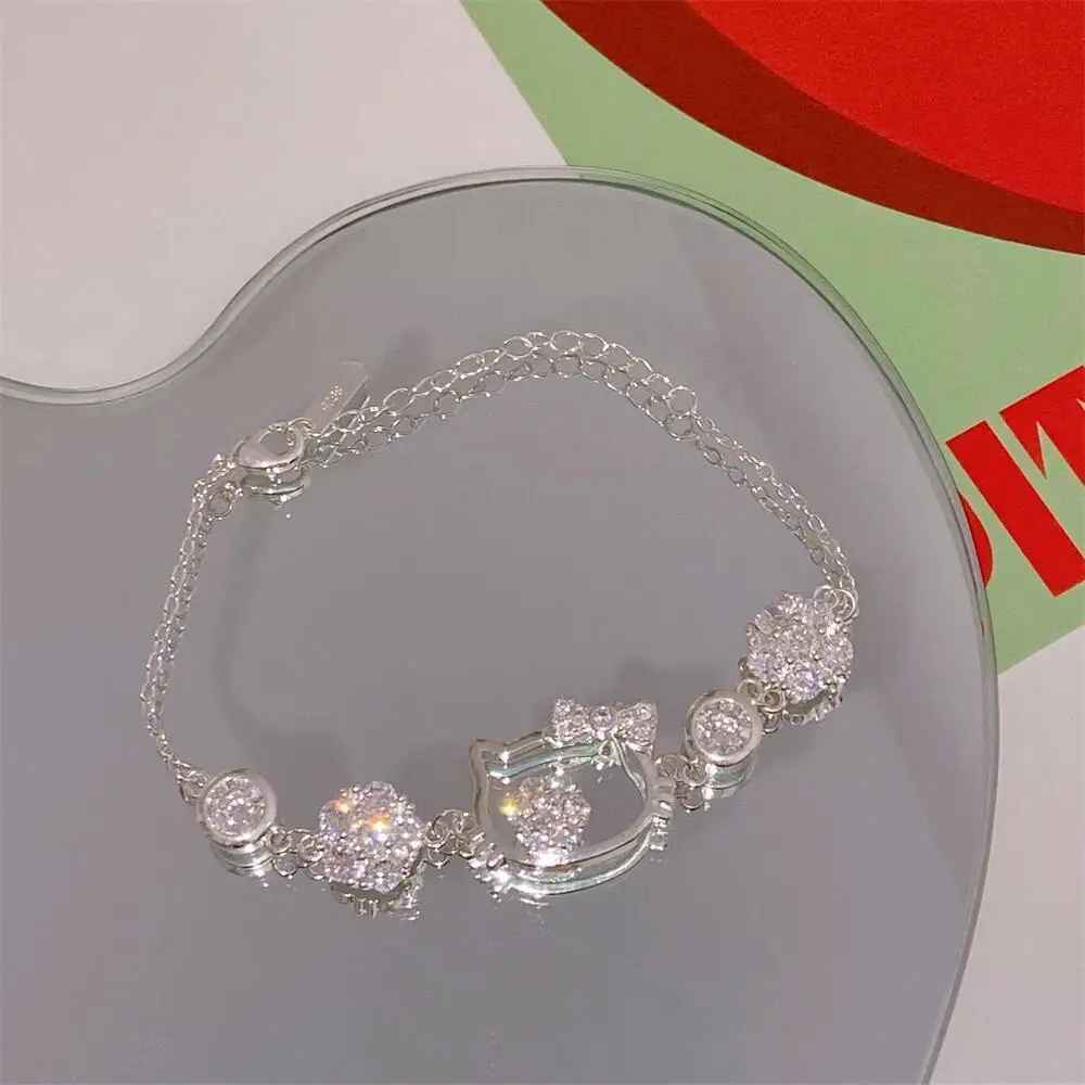 Bracelet argenté Hello Kitty – Orné de pierres fines scintillantes