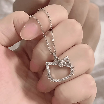 Collier Hello Kitty – Pendentif orné de pierres fines