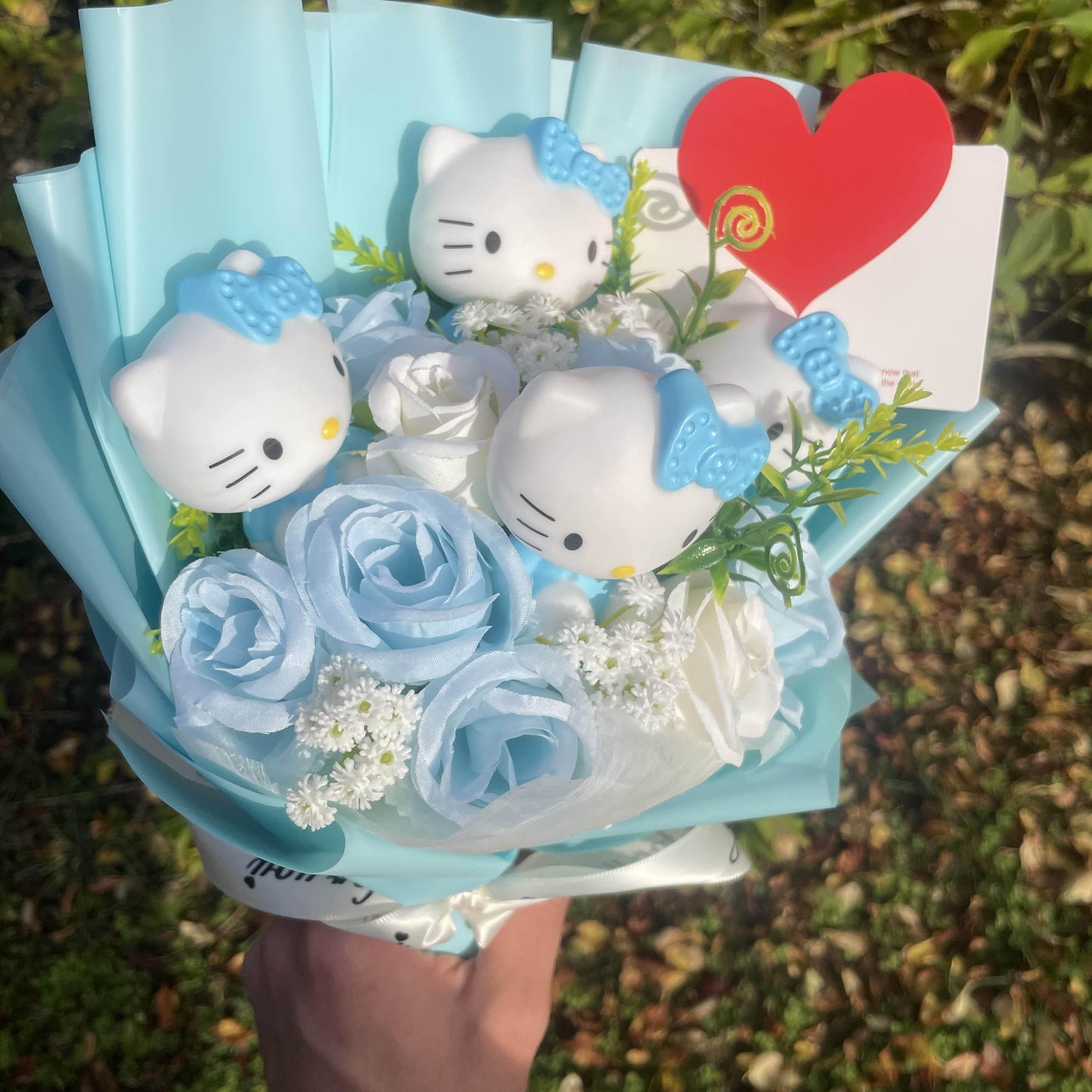 Bouquet de fleurs éternelles Hello Kitty
