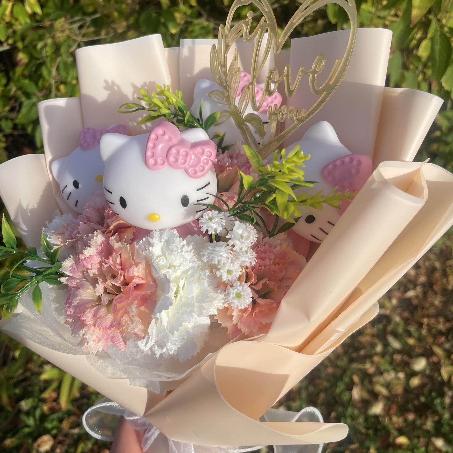 Bouquet de fleurs éternelles Hello Kitty