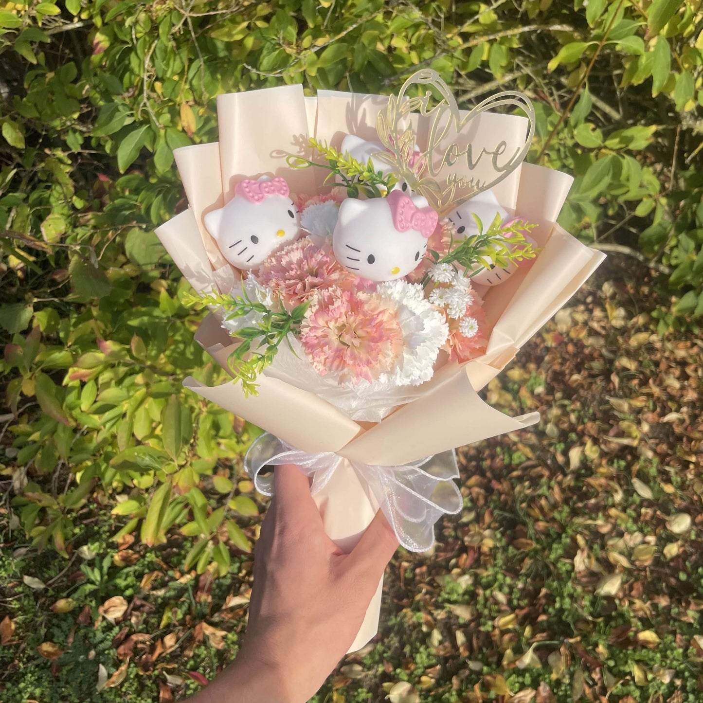 Bouquet de fleurs éternelles Hello Kitty