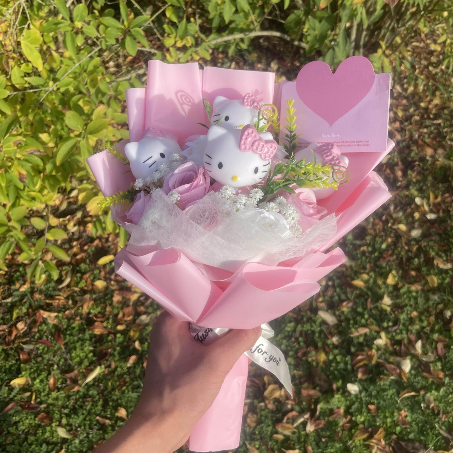 Bouquet de fleurs éternelles Hello Kitty