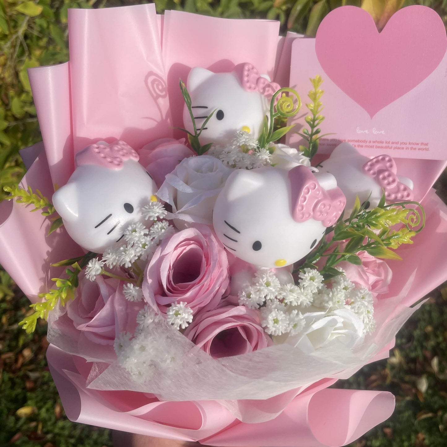 Bouquet de fleurs éternelles Hello Kitty