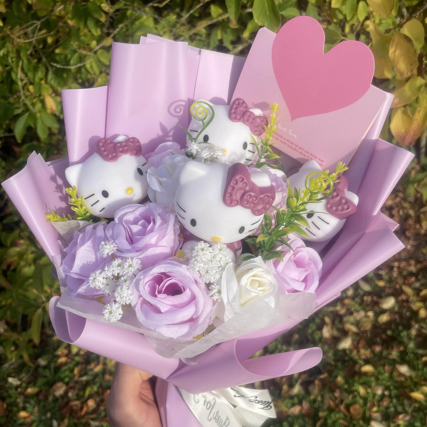 Bouquet de fleurs éternelles Hello Kitty