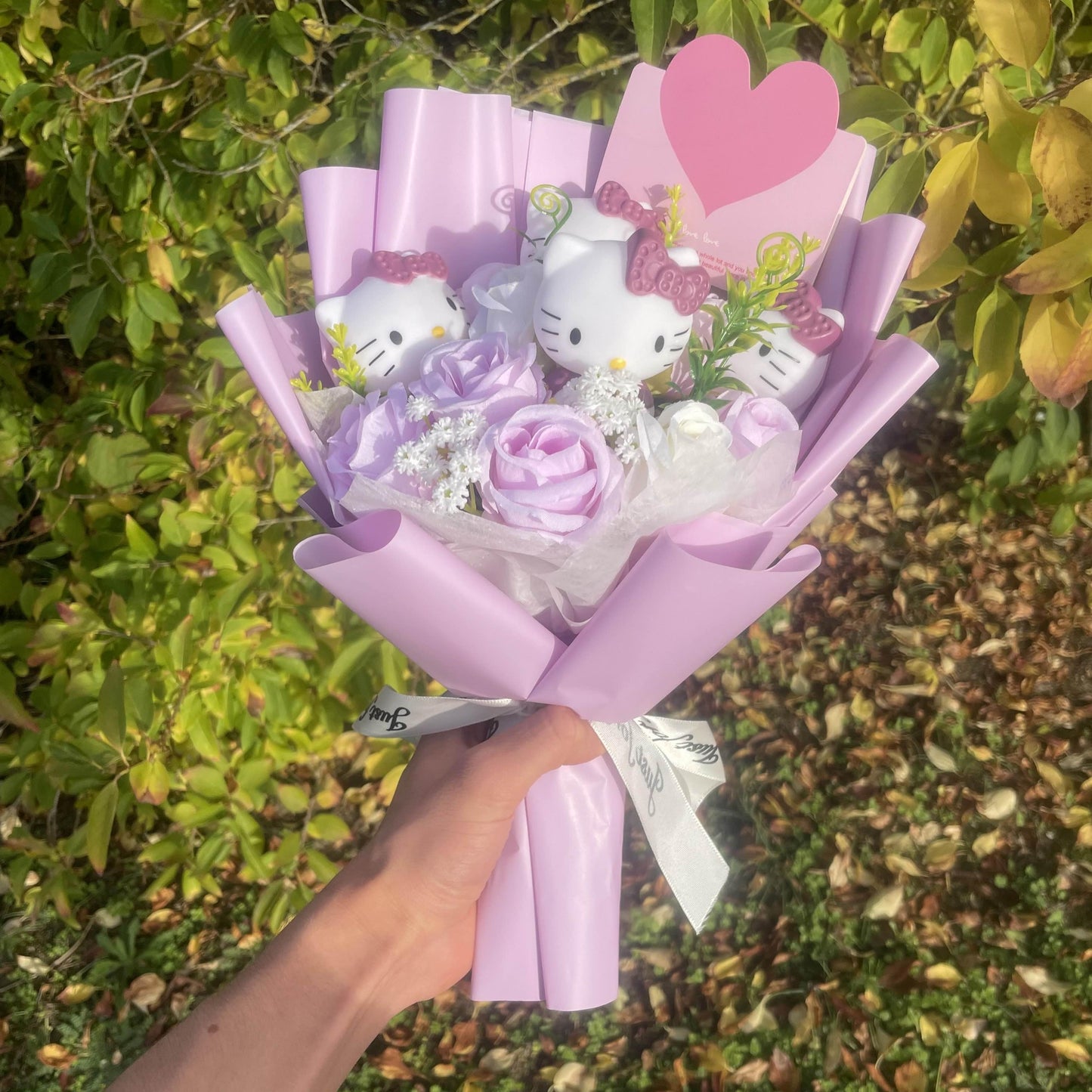 Bouquet de fleurs éternelles Hello Kitty